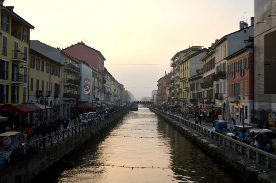 Naviglio Grande, sversamento oleoso a Magenta: scattano i controlli