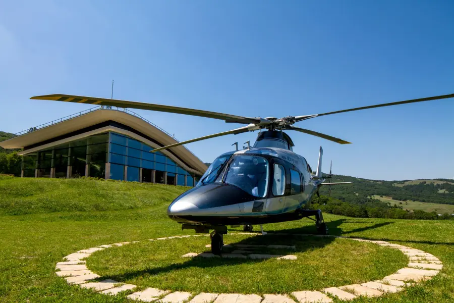 Papa Leone XIV a Sant’Angelo, maglia speciale allo stadio