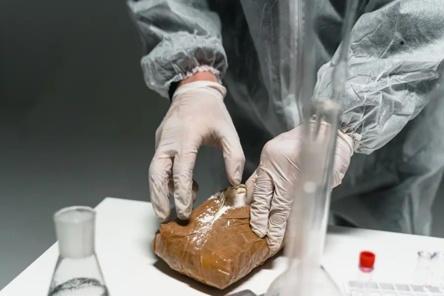 Saronno, 99 identificati: cocaina e coltello nei controlli