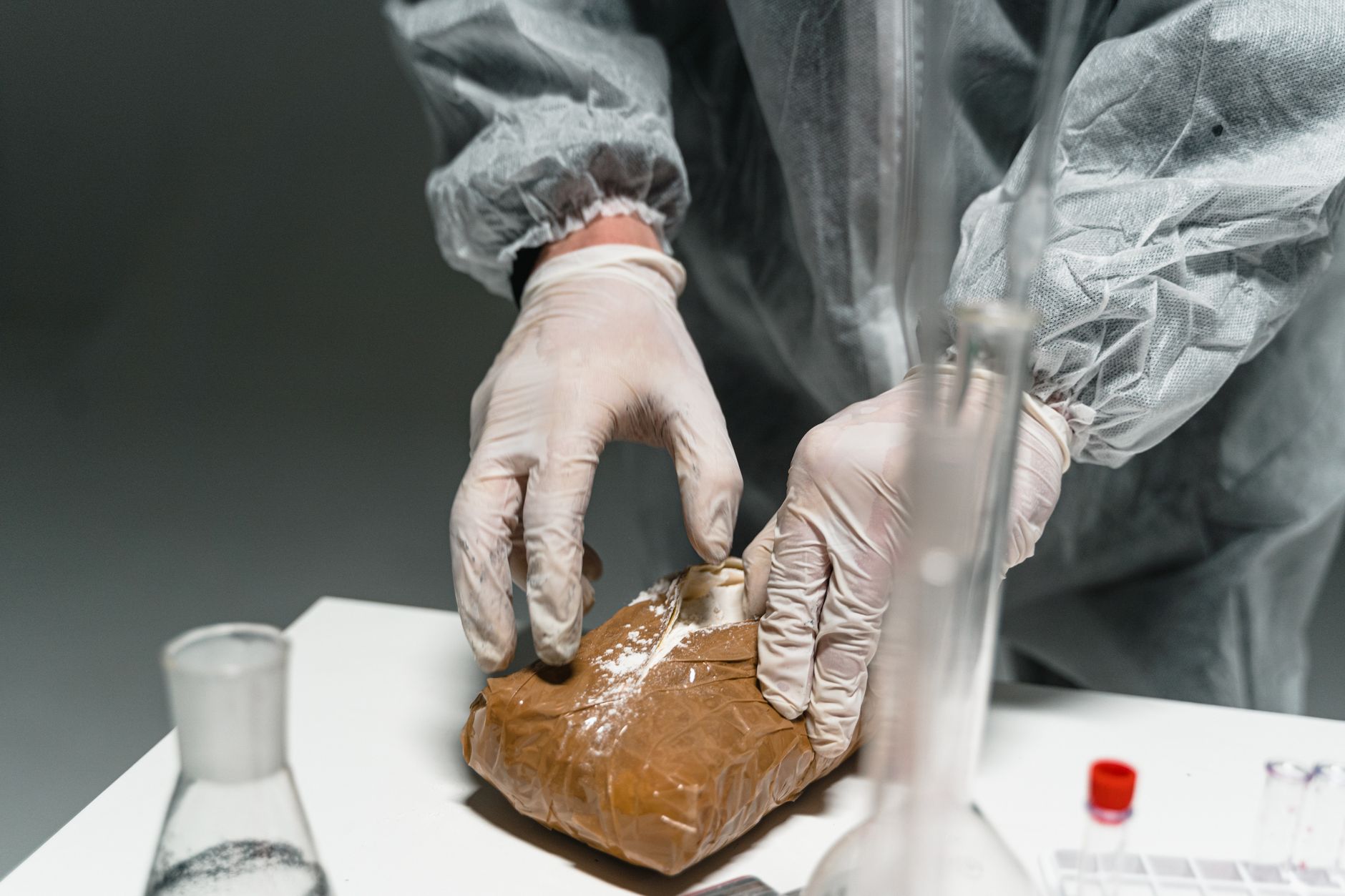 Saronno, 99 identificati: cocaina e coltello nei controlli